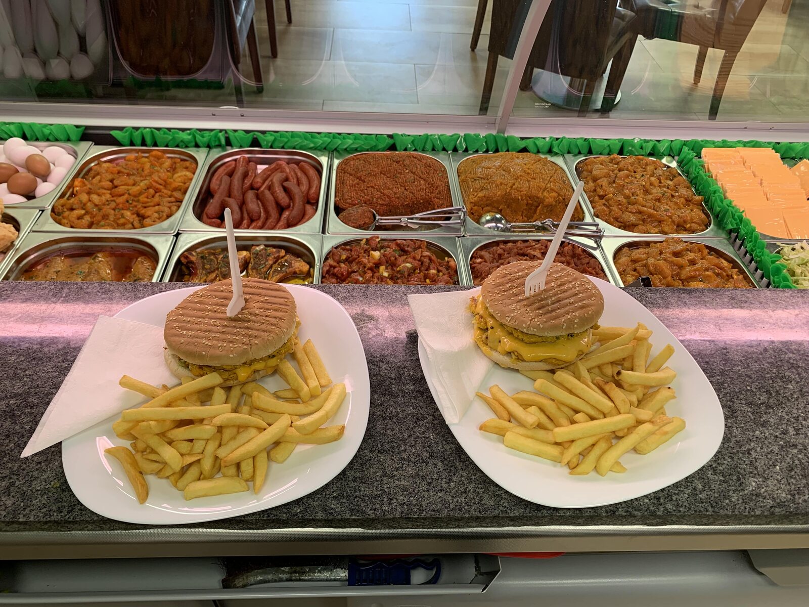 Verse burger met friet